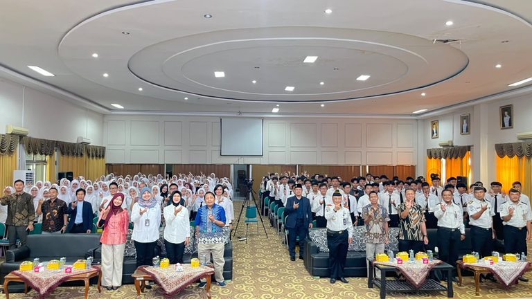 Mahasiswa Baru Akuntansi Unissula Mengikuti Kuliah Umum Perdana Bersama Polda Jateng